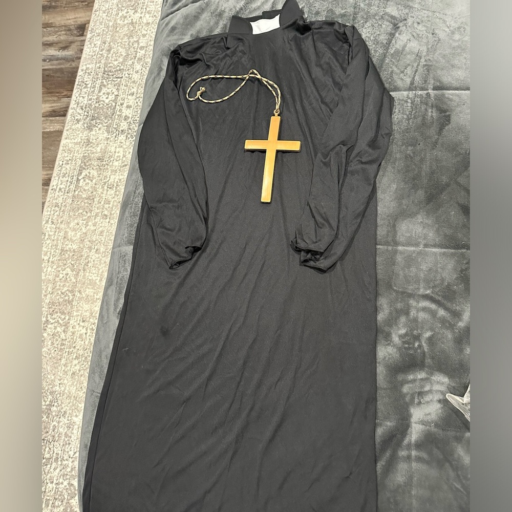 Men’s Priest costume